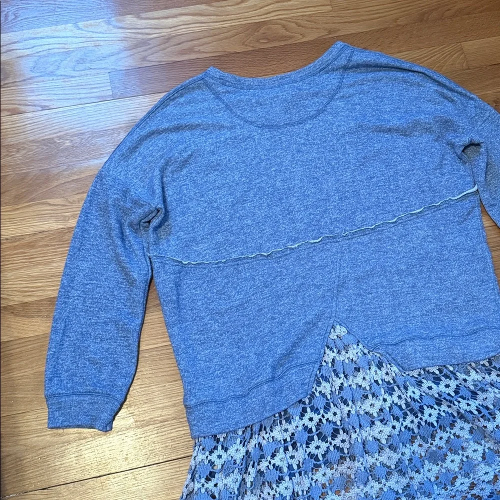 Free people beach Blue‎ tunic Sweater with Lace Hem size M/L